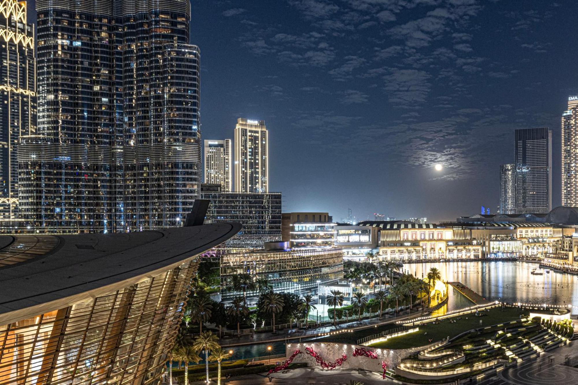 Apartment View In With Full Burj Khalifa, Fountains, Park View, Next To Mall And Opera Dubai
